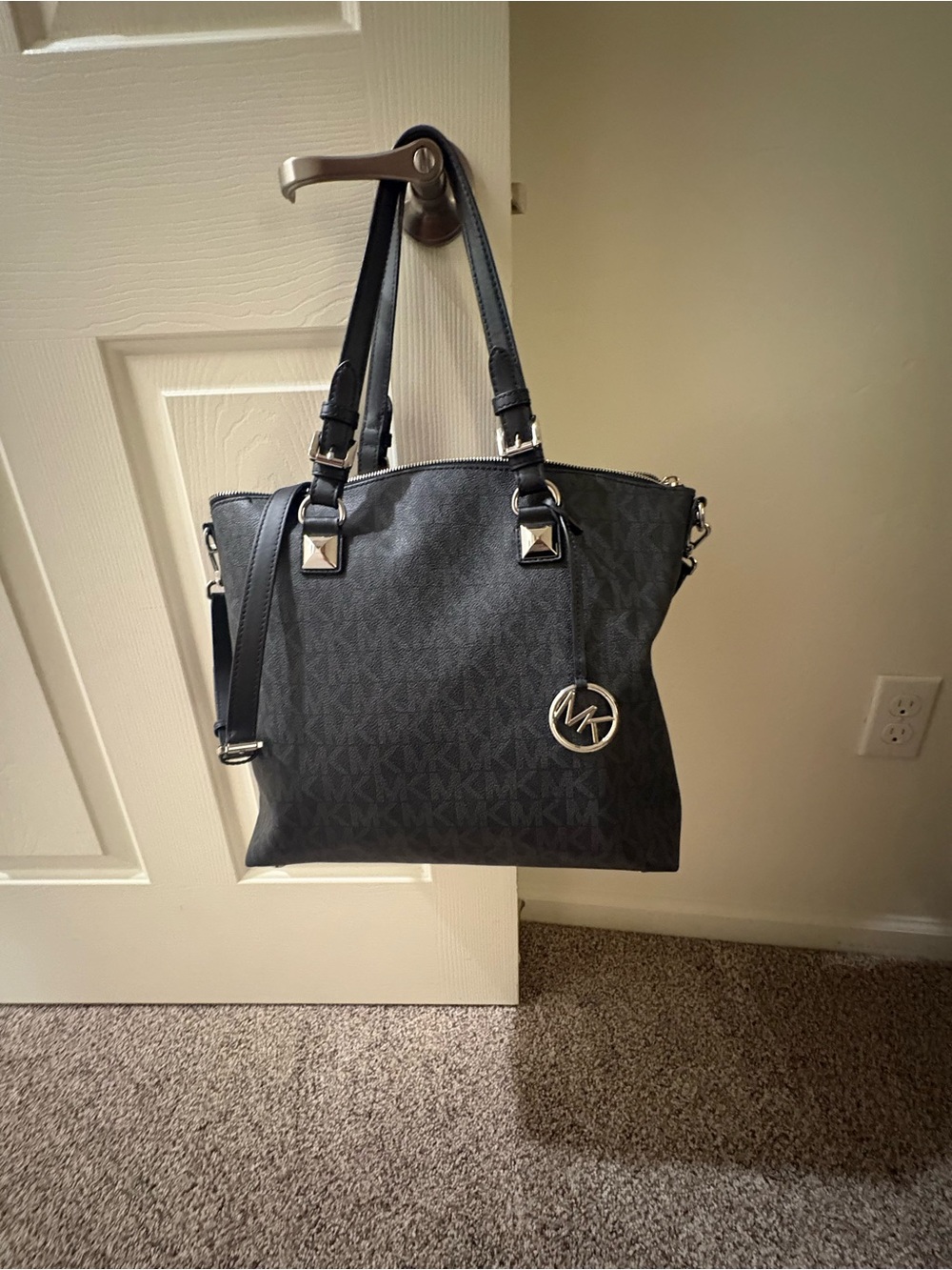 Michael Kors Grayson Extra Large Black Logo Shoulder Bag With Silver Hardware.